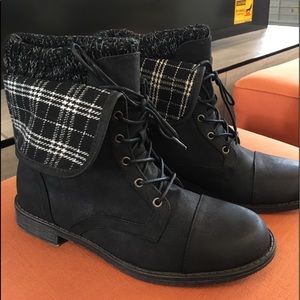 Cute Plaid Flat Boots